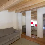 Quercus Contactless Check-in Aparthotel 4*