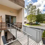Quercus Contactless Check-in Aparthotel 4*