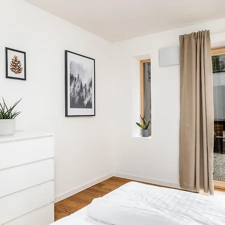 Quercus Contactless Check-in 3*