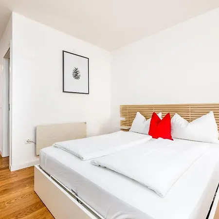 Quercus Contactless Check-in