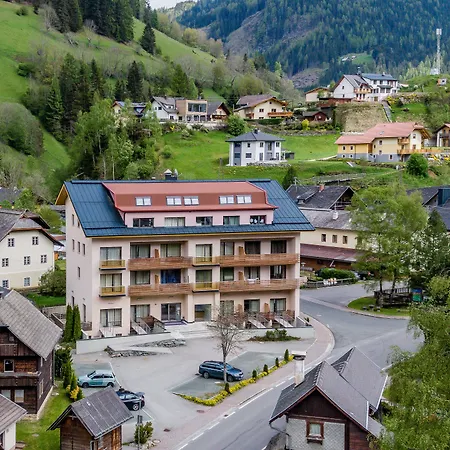 Quercus Contactless Check-in 公寓式酒店 4*