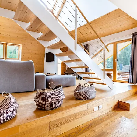 Quercus Contactless Check-in Aparthotel 4*