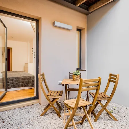 Quercus Contactless Check-in 4*