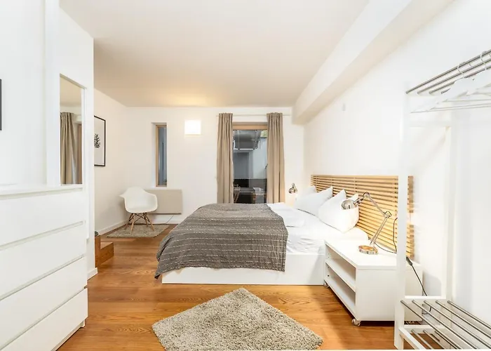 Quercus Contactless Check-in 4*