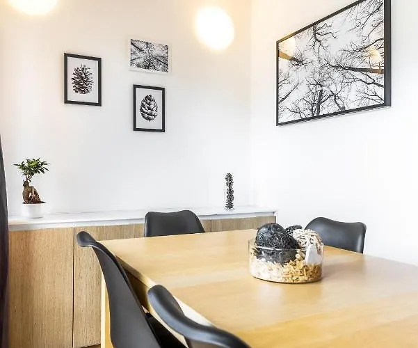 Quercus Contactless Check-in Apartmanhotel