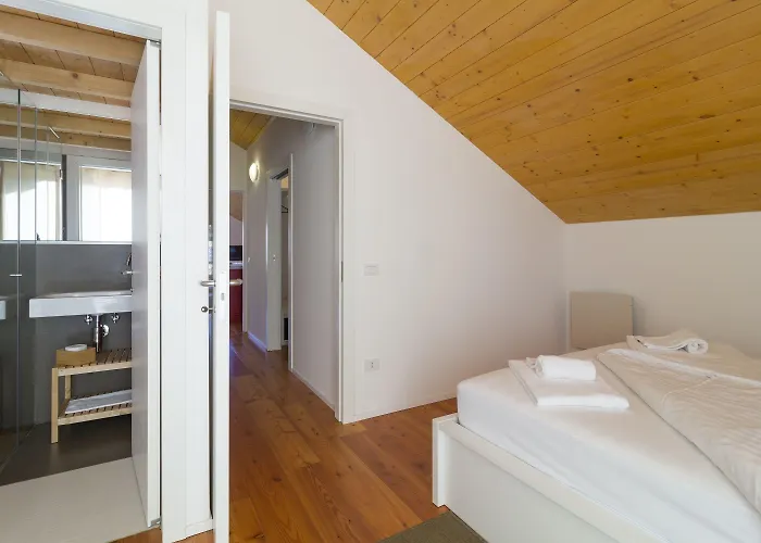 Quercus Contactless Check-in 4*