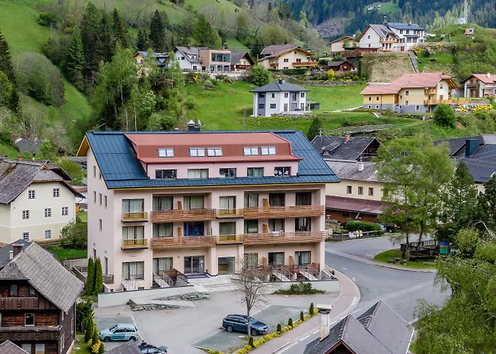 Quercus Contactless Check-in Apartmanhotel 4*