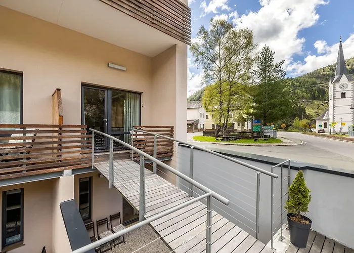 Quercus Contactless Check-in Apartmanhotel 4*